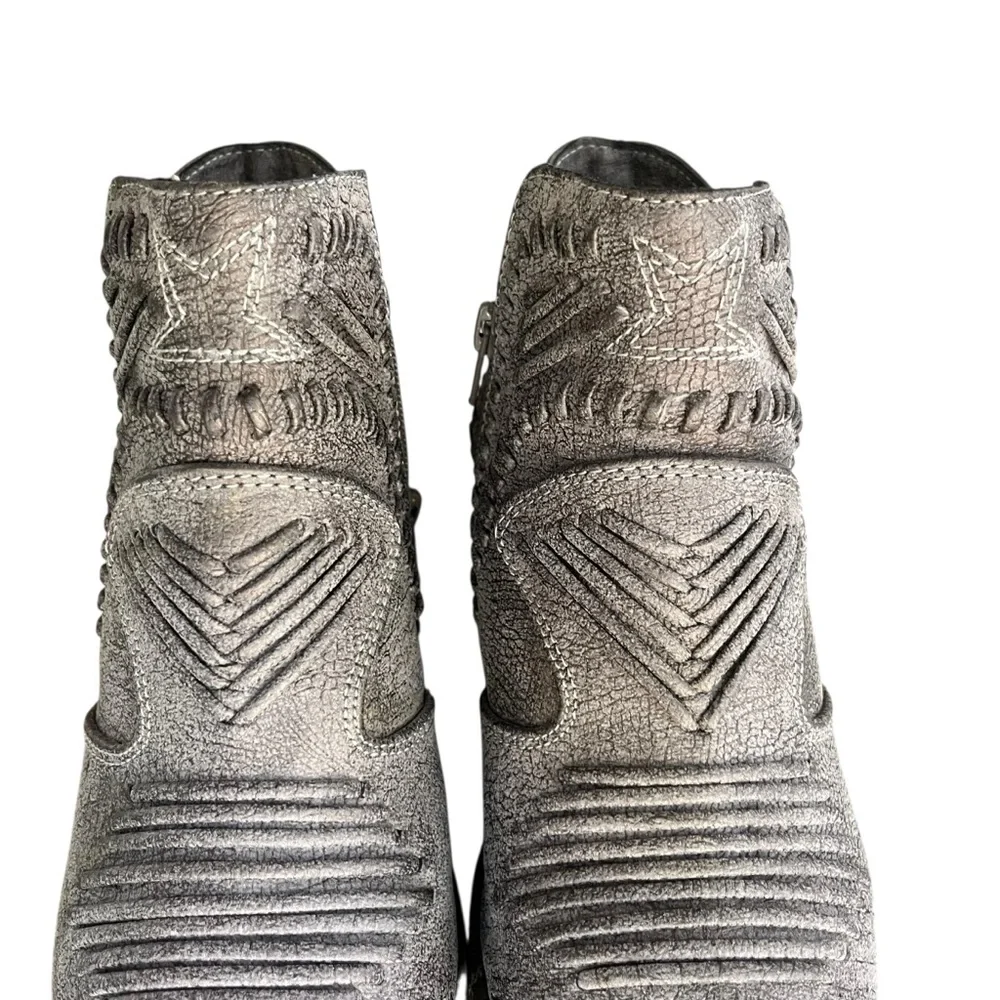 Not Rated Women’s 8 Gray Silver Weaved Faux Leather Side Zip Nosara Ankle Bootie - Picture 4 of 15